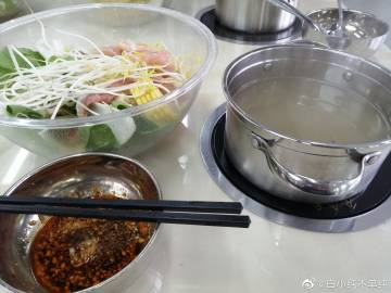 用心底单纯的力量，打动彼此——记白小纯与纯净火锅的美好良缘