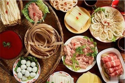 泥巴小院市井火锅加盟费及条件详解 低成本、简流程，轻松开启创业之路